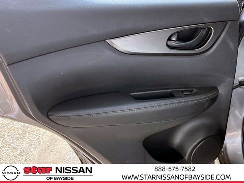 Used 2022 Nissan Rogue Sport S image 10