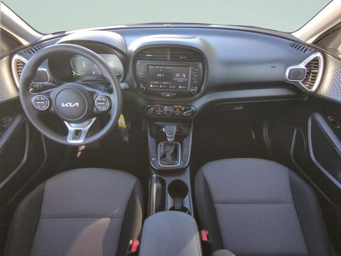 Used 2024 Kia Soul LX w/ Option Group 015 FWD image 11
