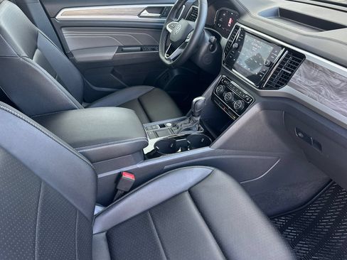 Used 2023 Volkswagen Atlas Cross Sport SE w/ Black Wheel Package FWD image 16