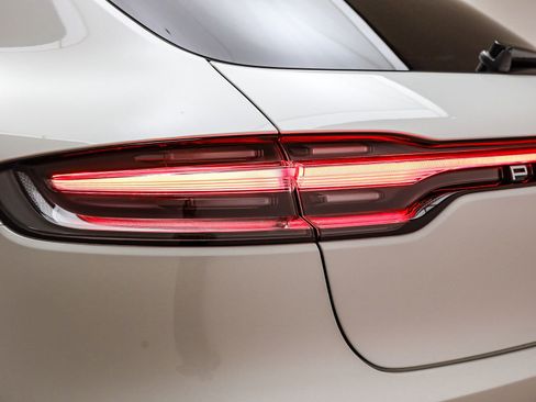 Certified 2025 Porsche Macan image 18