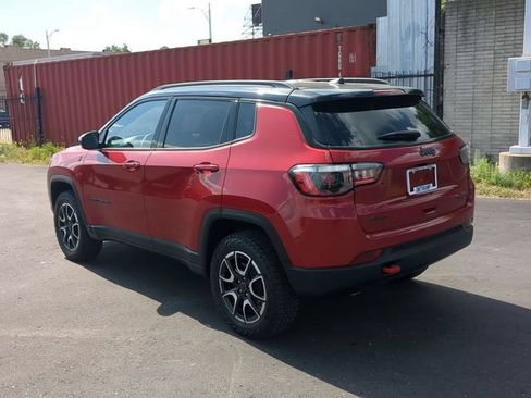 Used 2025 Jeep Compass Trailhawk AWD/4WD image 4