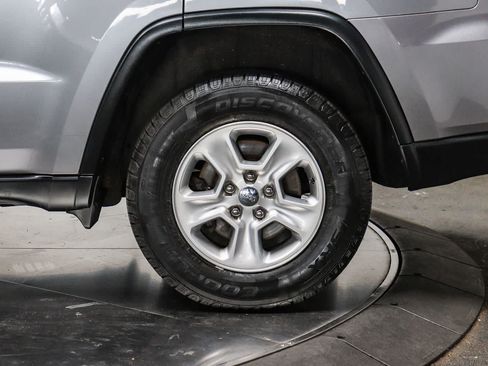 Used 2017 Jeep Grand Cherokee Laredo w/ Quick Order Package 23E AWD/4WD image 10