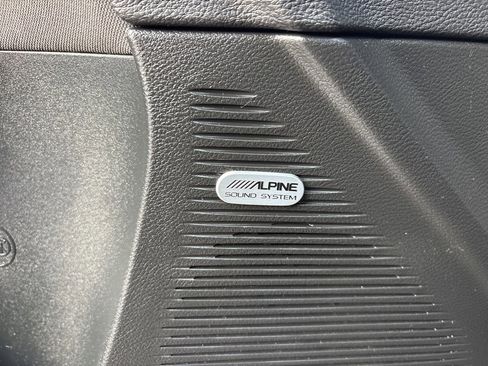 Used 2023 Dodge Challenger SXT image 21