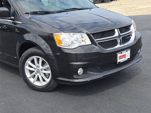 Certified 2019 Dodge Grand Caravan SXT image 7