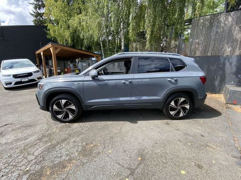 Used 2024 Volkswagen Taos SE AWD/4WD image 3
