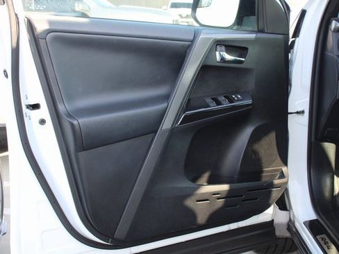 Used 2017 Toyota RAV4 SE image 11