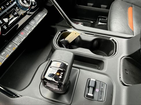 Certified 2022 GMC Sierra 1500 AT4 w/ AT4 Premium Package image 15