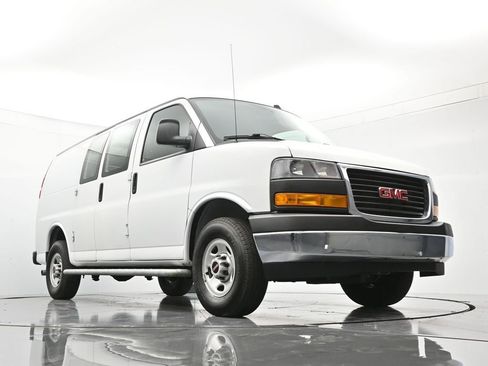 Used 2024 GMC Savana 2500 w/ Driver Convenience Package RWD image 33