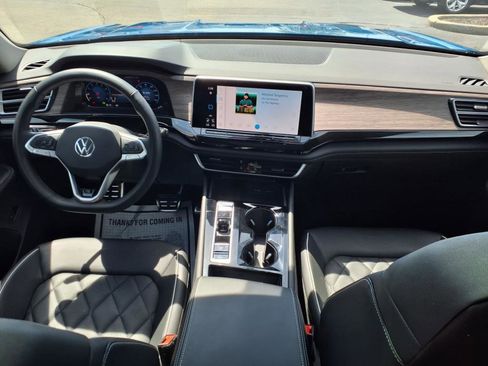 Certified 2025 Volkswagen Atlas SEL Premium R-Line image 9