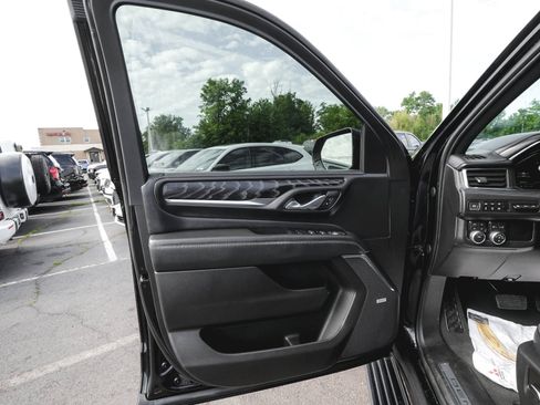 Used 2023 GMC Yukon XL Denali AWD/4WD image 10