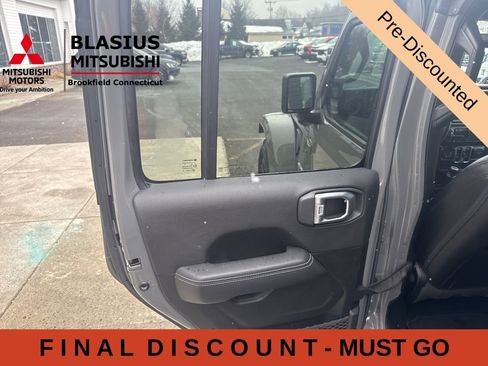 Used 2021 Jeep Wrangler Unlimited Sahara w/ Cold Weather Group AWD/4WD image 16