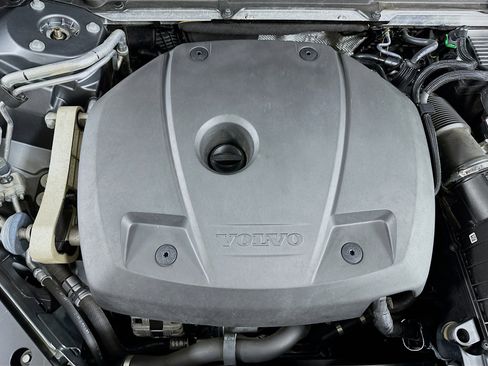 Used 2021 Volvo XC60 T5 R-Design w/ Advanced Package image 35