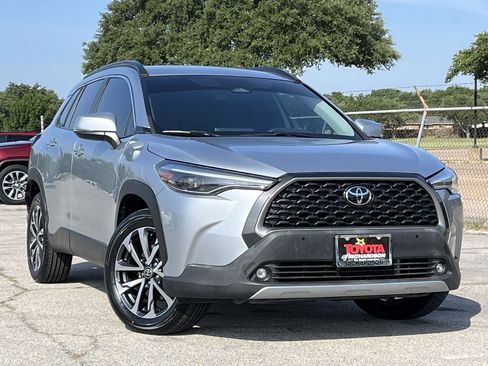 Used 2024 Toyota Corolla Cross XLE AWD/4WD image 2