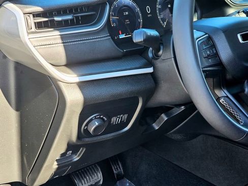 Used 2023 Jeep Grand Cherokee L Altitude image 17