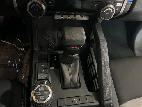 Used 2025 Toyota Tacoma TRD Off-Road image 40