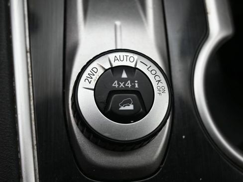 Used 2020 Nissan Pathfinder SV AWD/4WD image 25
