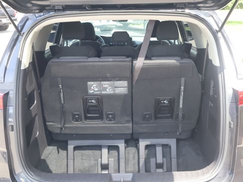Used 2023 Kia Carnival LX FWD image 27