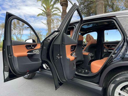 Used 2023 Mercedes-Benz GLC 300 4MATIC w/ Exclusive Trim Package image 60