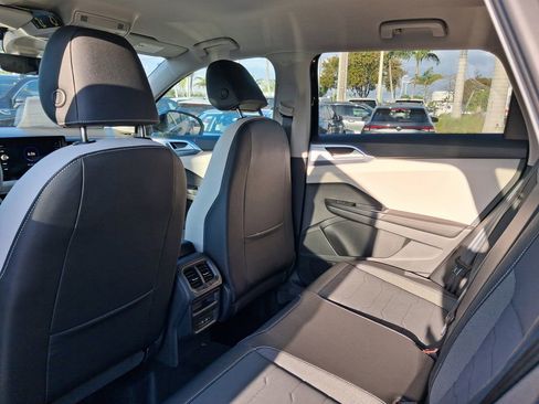 New 2026 Volkswagen Taos SE FWD image 5