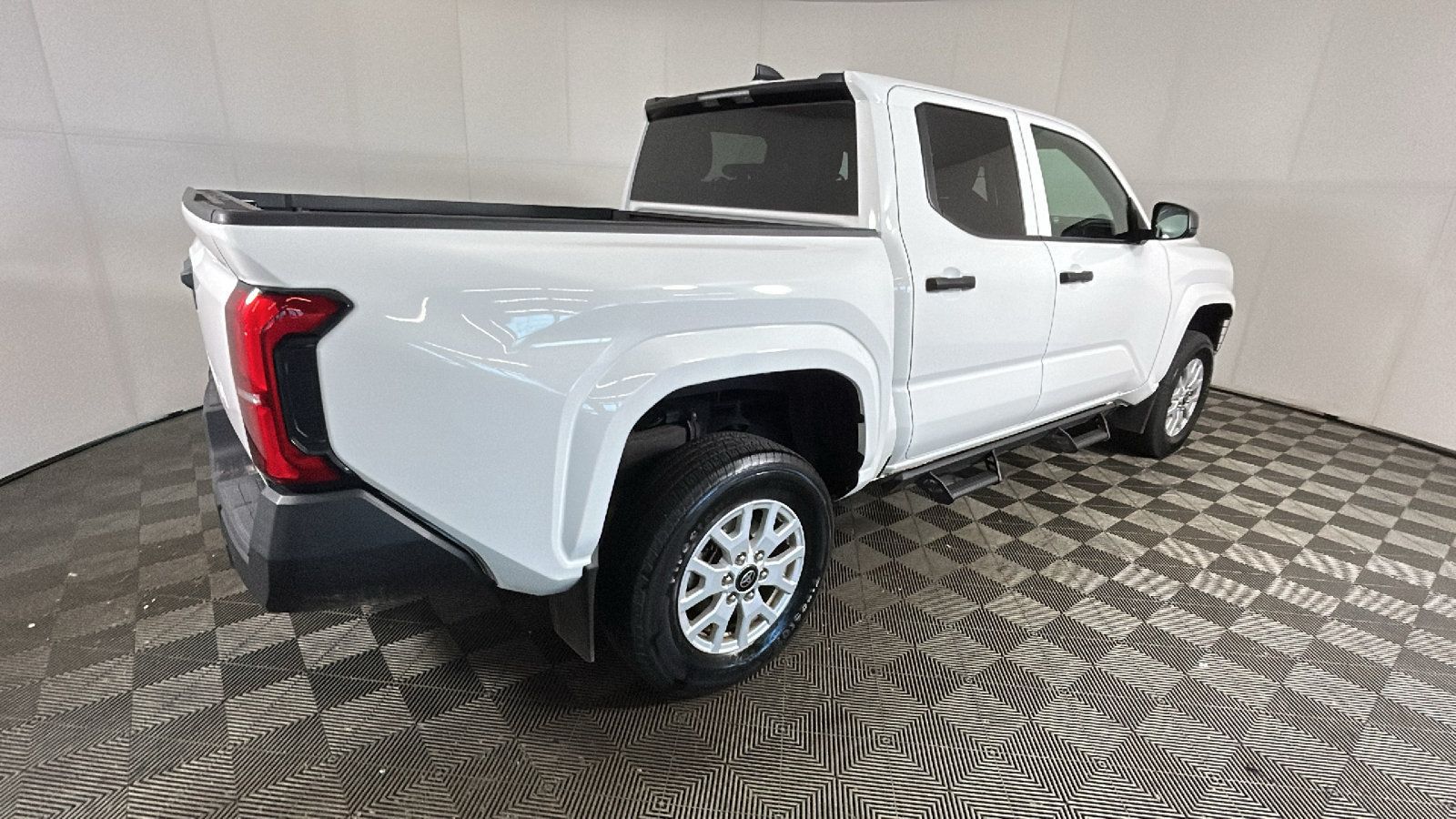 Used 2024 Toyota Tacoma SR AWD/4WD image 3