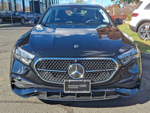 Used 2025 Mercedes-Benz E 350 4MATIC Sedan image 3