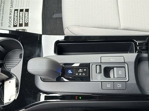 New 2026 Toyota Prius LE image 17