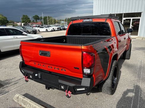 Used 2018 Toyota Tacoma SR5 image 9