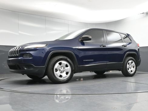 Used 2016 Jeep Cherokee Sport image 19