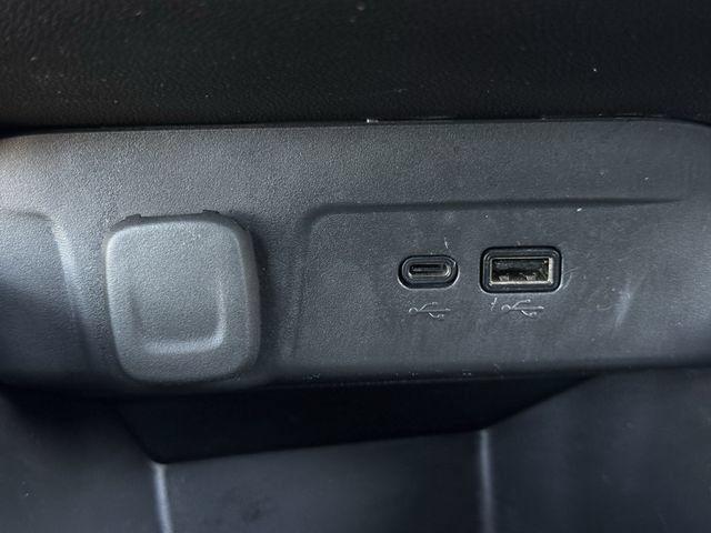 Used 2025 Chevrolet Trax RS w/ Sunroof Package FWD image 25