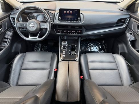 Used 2024 Nissan Rogue SV w/ SV Premium Package image 16