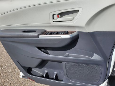 Used 2021 Toyota Sienna LE image 14