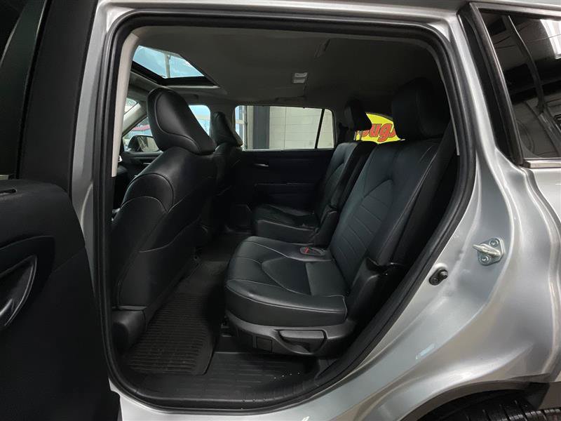 Used 2023 Toyota Highlander XLE FWD image 24