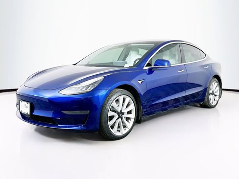 Used 2020 Tesla Model 3 Standard Range Plus image 3
