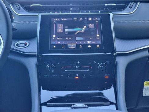 New 2025 Jeep Grand Cherokee Altitude image 26