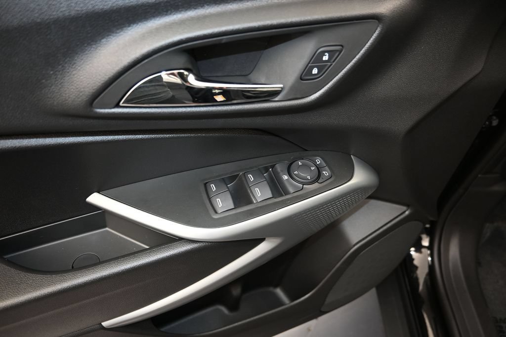 New 2026 Chevrolet Trax LS w/ LS Convenience Package FWD image 11