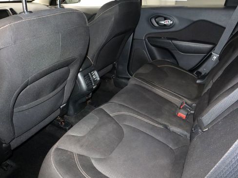 Used 2016 Jeep Cherokee Latitude w/ Comfort/Convenience Group AWD/4WD image 21
