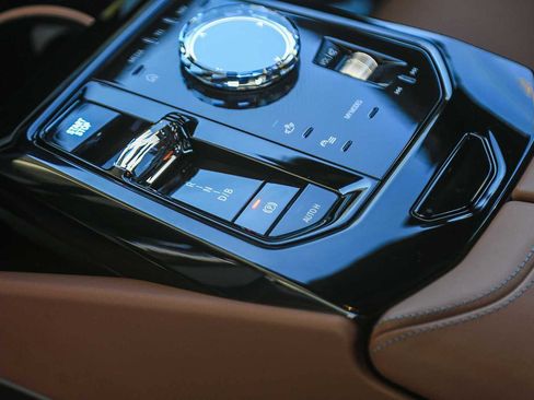 Used 2025 BMW i5 xDrive40 image 16