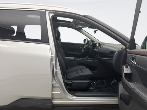 Used 2023 Nissan Rogue SV w/ SV Premium B Package image 16