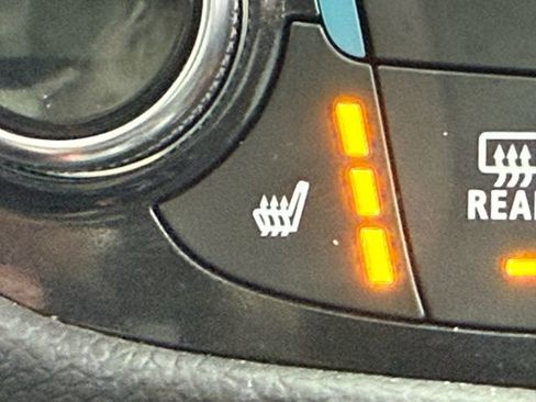 Used 2023 Chevrolet Equinox Premier image 19