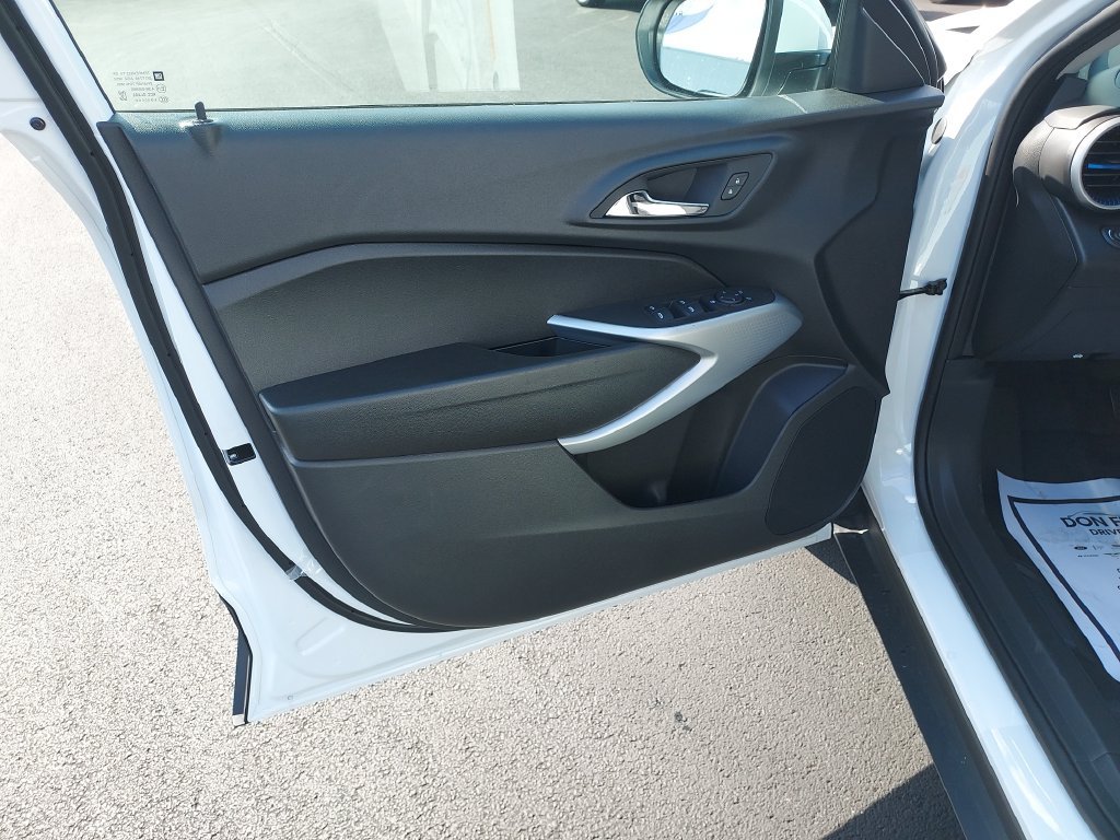 New 2026 Chevrolet Trax LS w/ LS Convenience Package FWD image 12