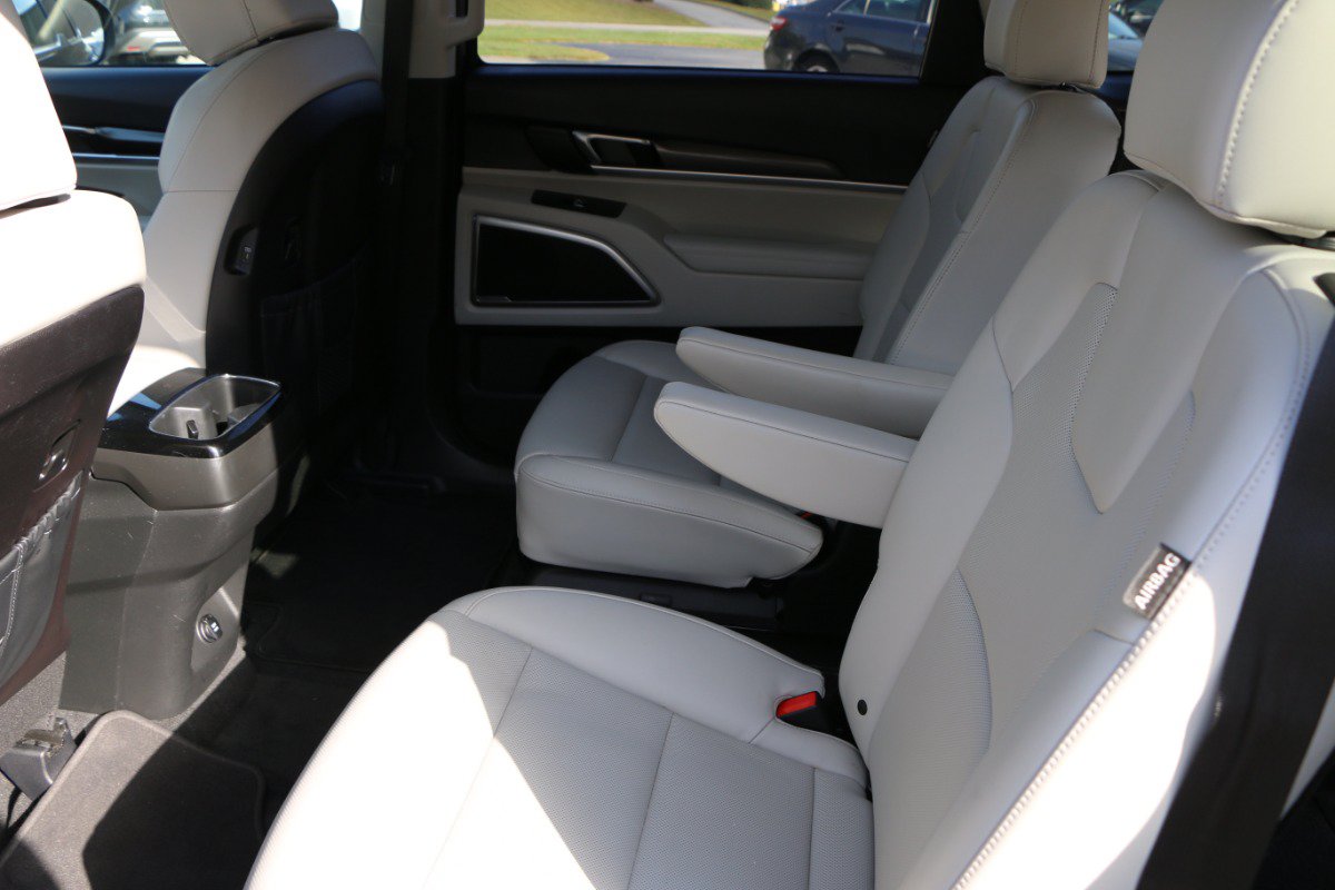 Used 2025 Kia Telluride S FWD image 30
