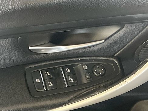 Used 2018 BMW 320i Sedan w/ Convenience Package RWD image 17