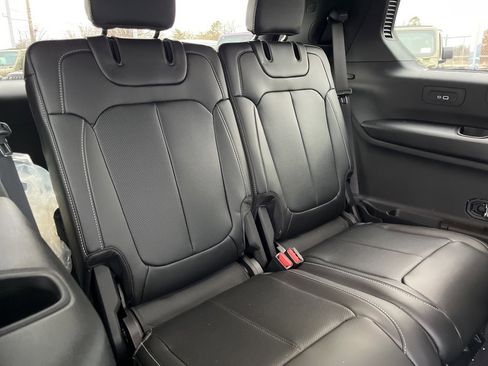 New 2025 Jeep Grand Cherokee L Limited w/ Luxury Tech Group II image 44