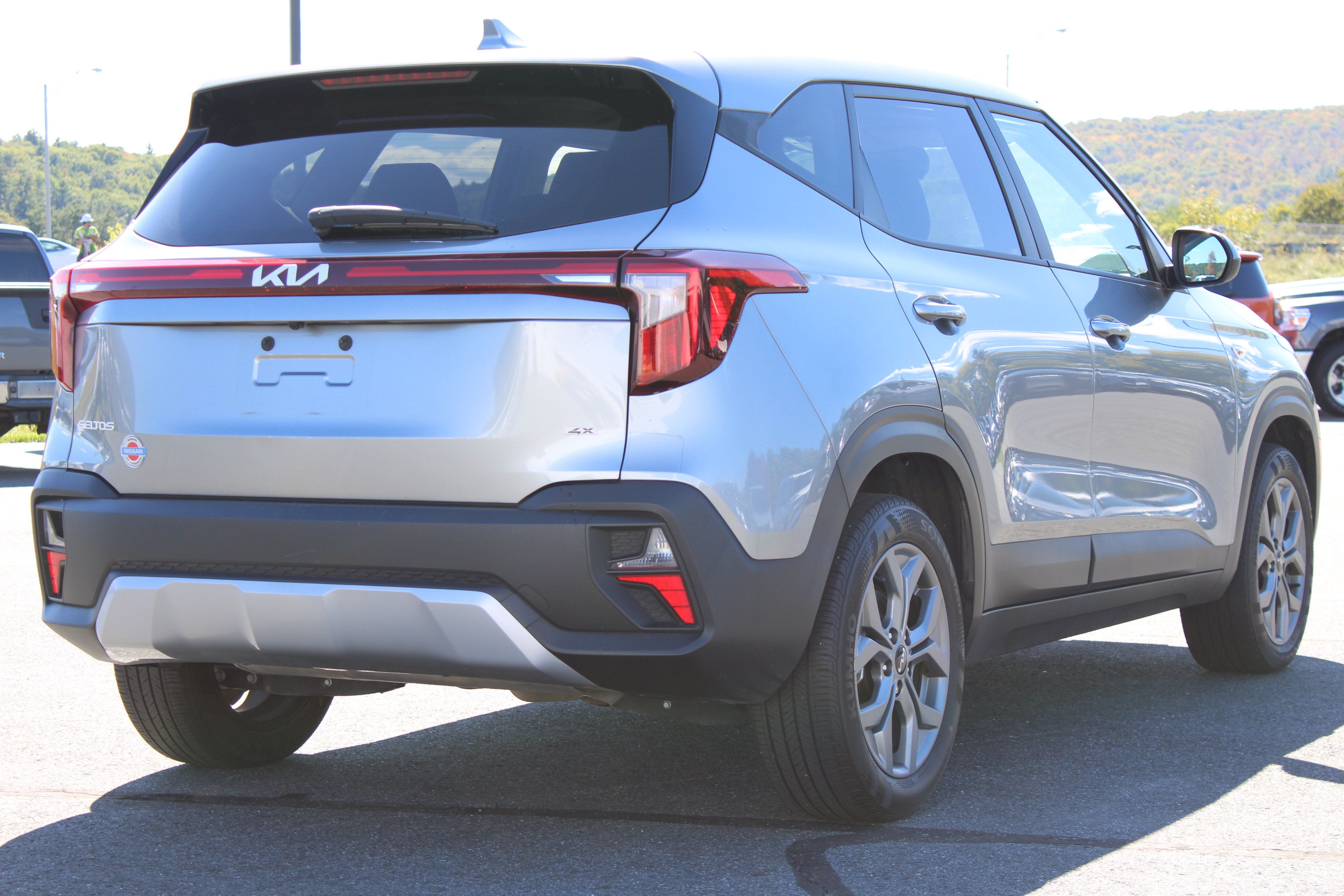Used 2024 Kia Seltos LX AWD/4WD image 7