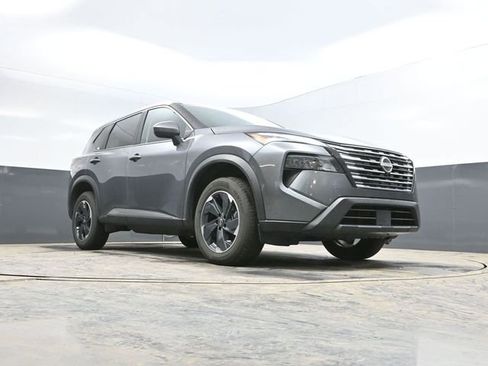 Used 2025 Nissan Rogue SV image 44