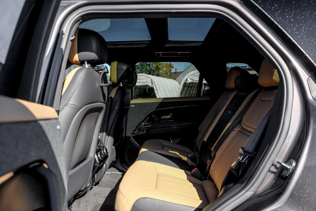 New 2027 Land Rover Range Rover Sport Dynamic SE AWD/4WD image 17
