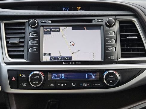 Used 2018 Toyota Highlander XLE FWD image 15