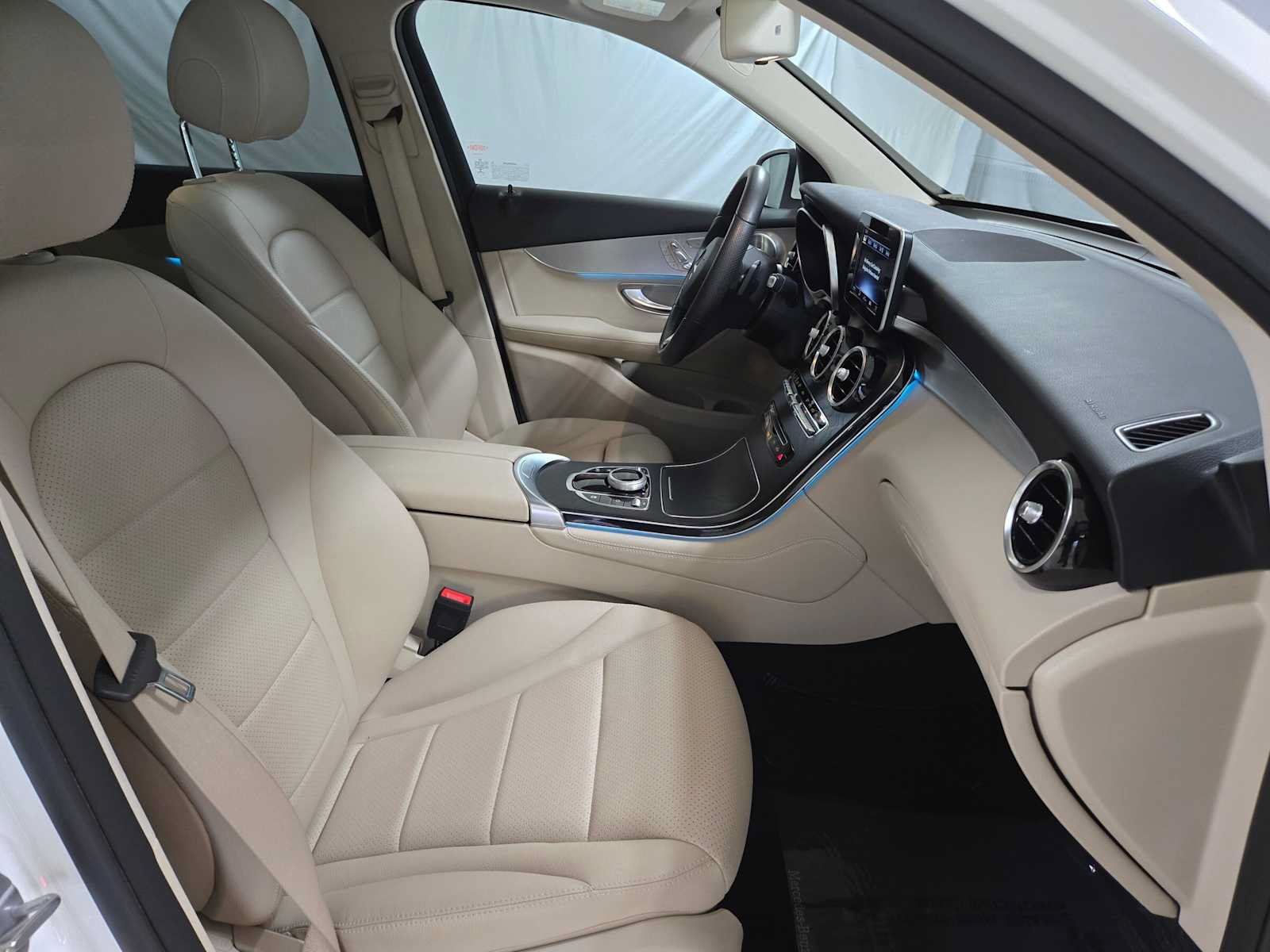 Used 2019 Mercedes-Benz GLC 300 4MATIC image 11