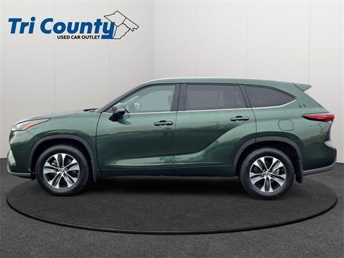 Used 2025 Toyota Highlander XLE image 5