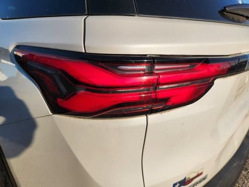 Used 2023 Chevrolet Traverse LT FWD image 7